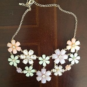 Flower collar necklace